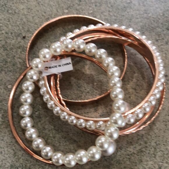 NWT Rose Gold And pearl bangle set - Picture 5 of 5